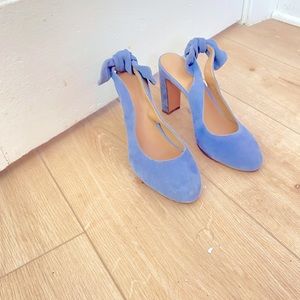 Blue bow heels